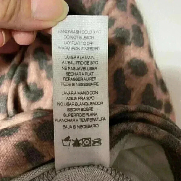 Sundry Leopard Print Drapey Sweater 1 (Small 4-6)  Cozy Lightweight Pullover NWT - Picture 6 of 7